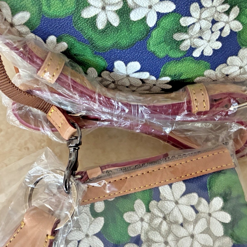 NWT Dooney & Bourke White Hydrangea Satchel Bag -Blue Green Card Case & Keychain - Picture 11 of 15